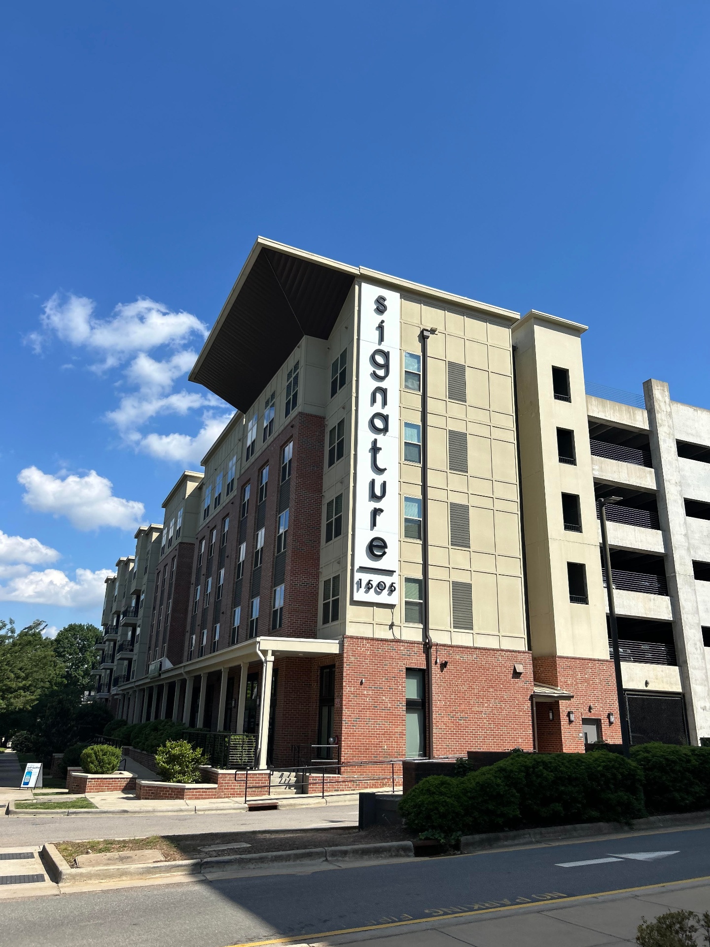 Signature 1505 student apartment community exterior